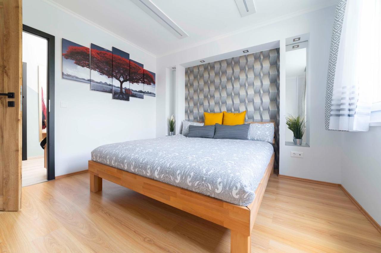 Comfort 66 - Real-Life 3-Room Family Stay With 4 Beds มิชโคลซ์ ภายนอก รูปภาพ